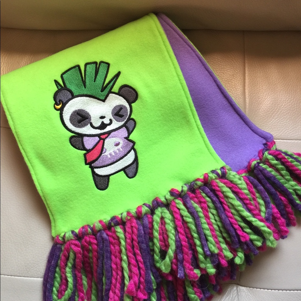 Rock’n Panda Scarf 🐼